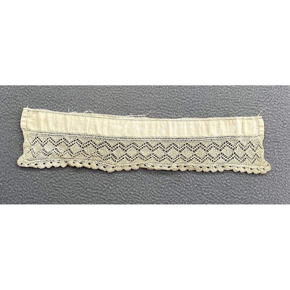 Vintage Handmade Cream Lace Trim Scalloped Edge Geometric Diamond 16x4 Inch